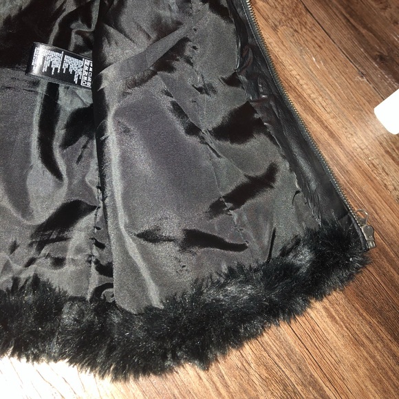 Faux fur vest - Picture 3 of 4